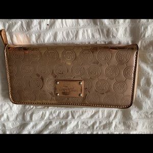 Used Michael kors wallet rose gold